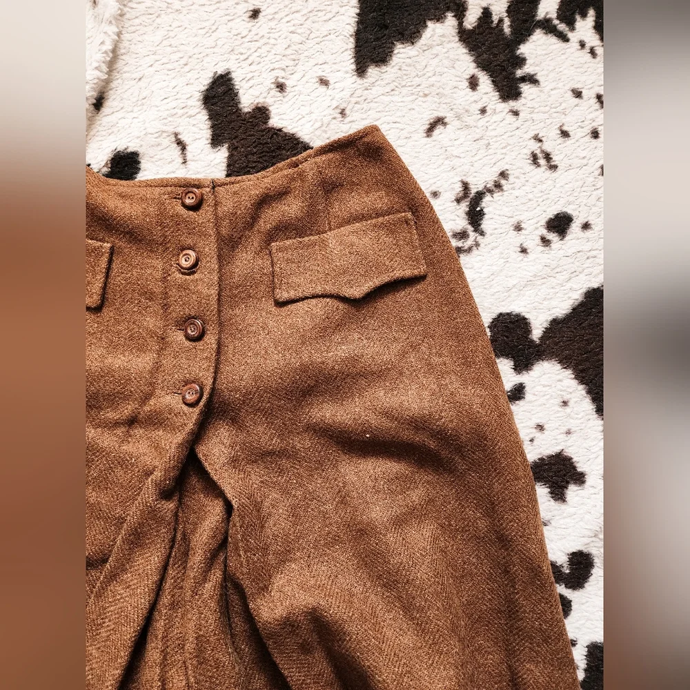 WOMEN'S 70'S PLEATED WOOL SHORTS - CHESTNUT BROWN - Picture 3 of 8